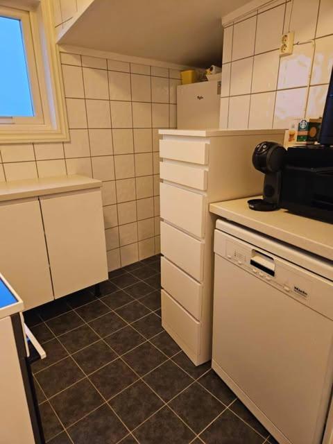 3 Bedroom Close To Torp Airport Apartment *