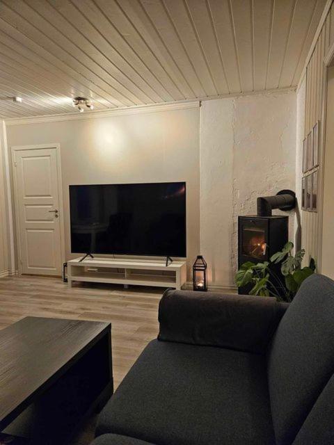3 Bedroom Close To Torp Airport Apartment