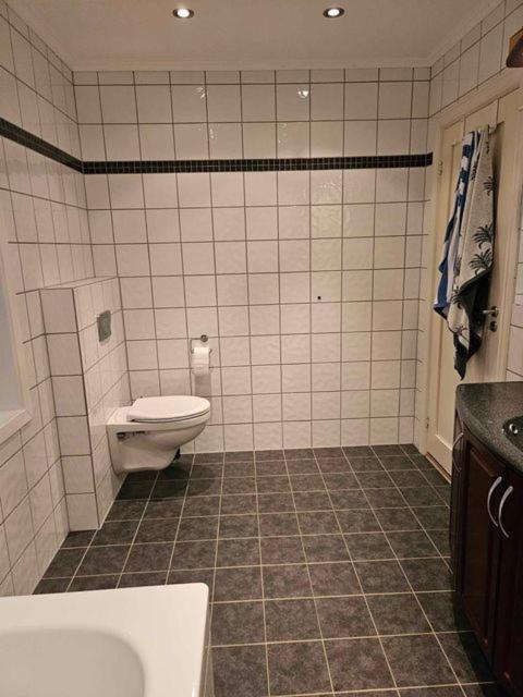 3 Bedroom Close To Torp Airport