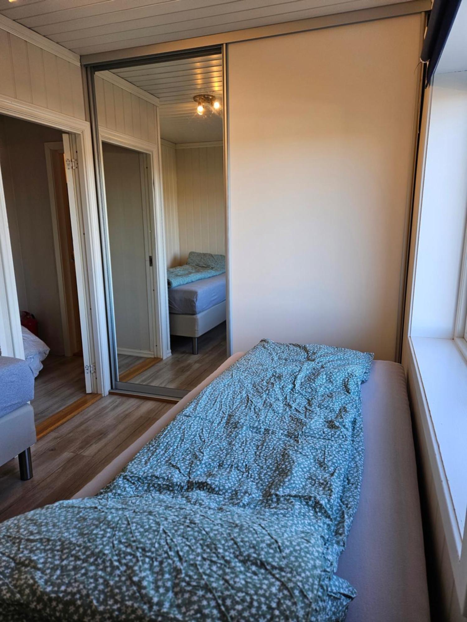 Apartment 3 Bedroom Close To Torp Airport *