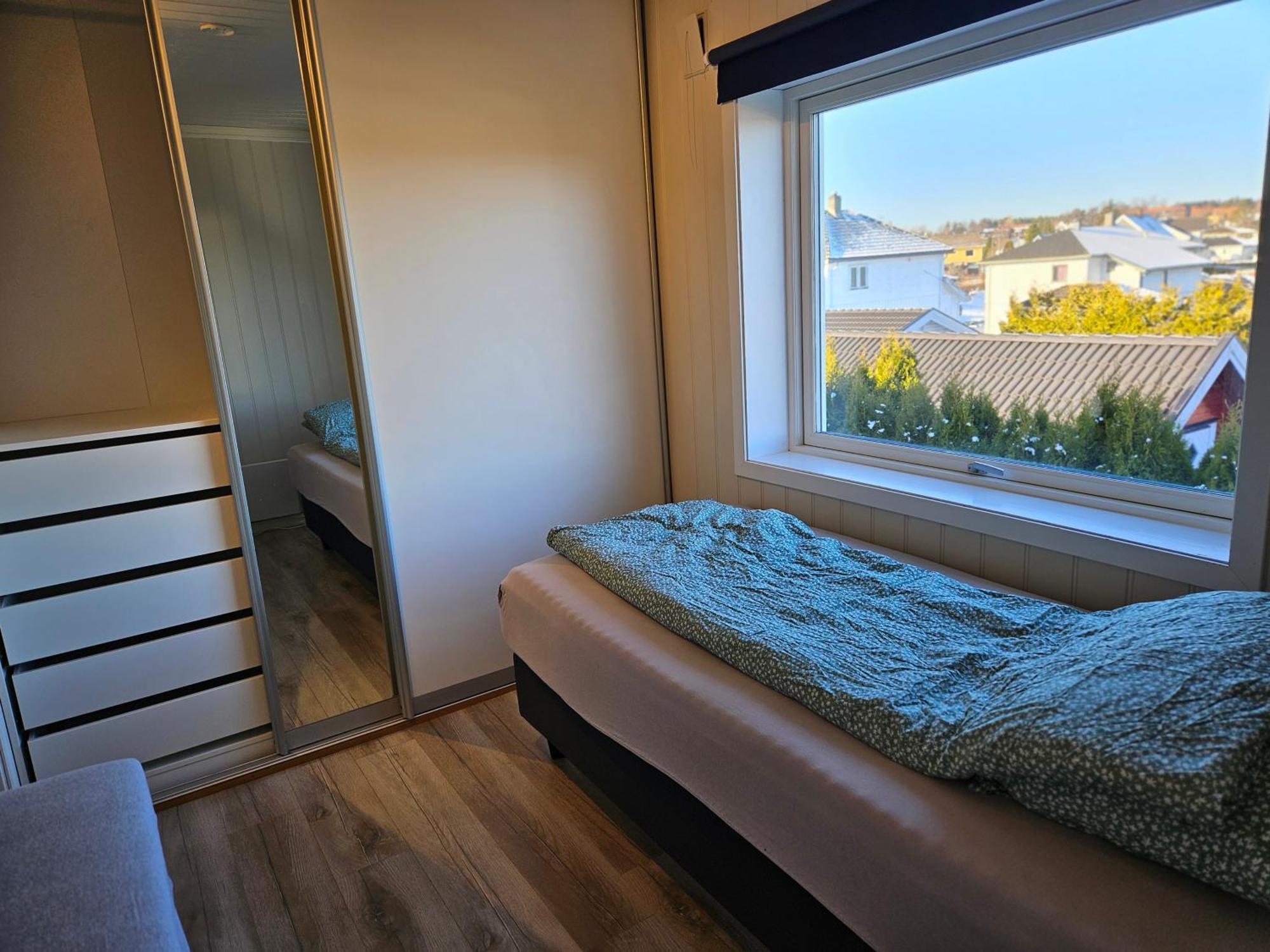 3 Bedroom Close To Torp Airport *