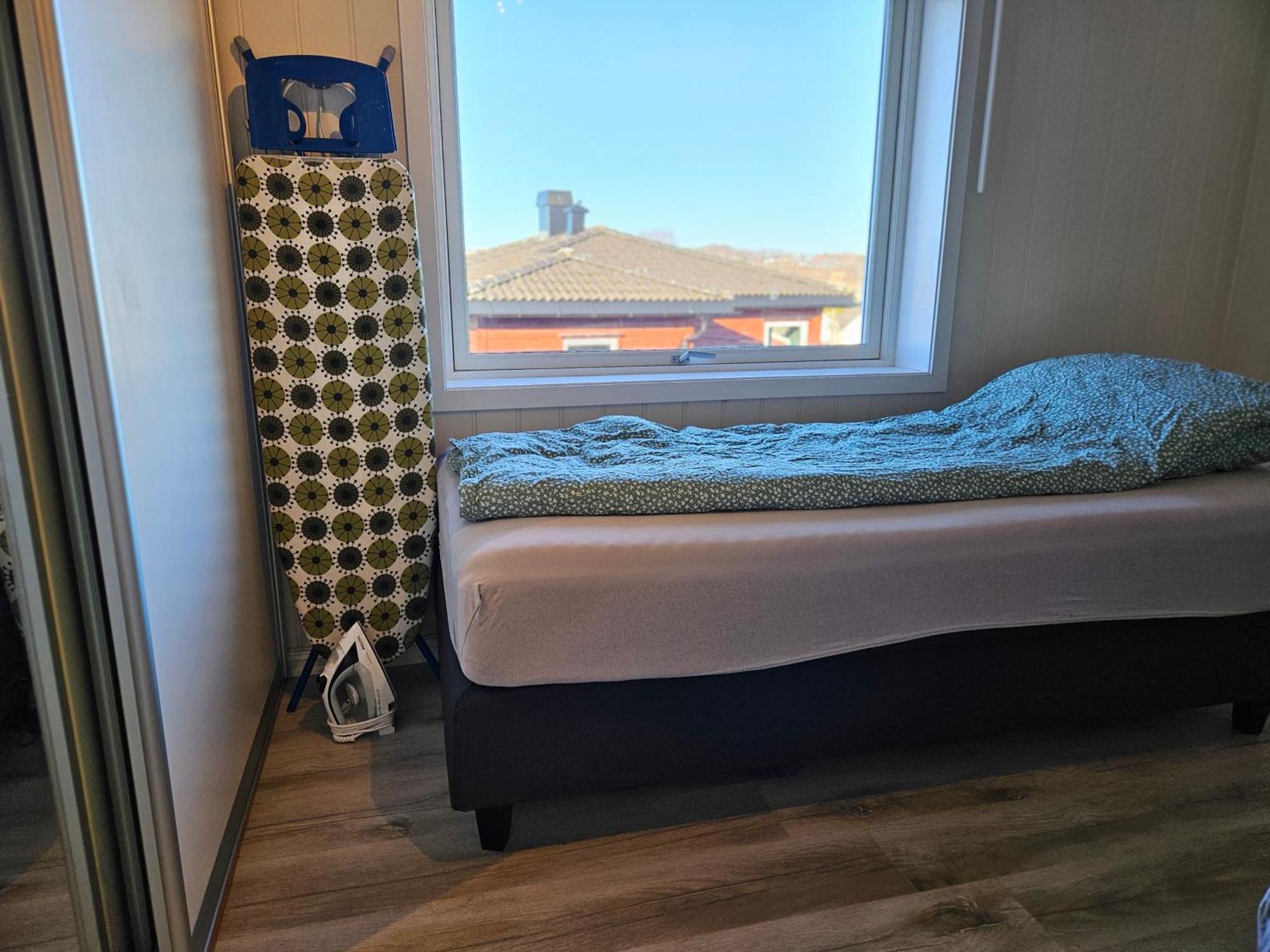 3 Bedroom Close To Torp Airport
