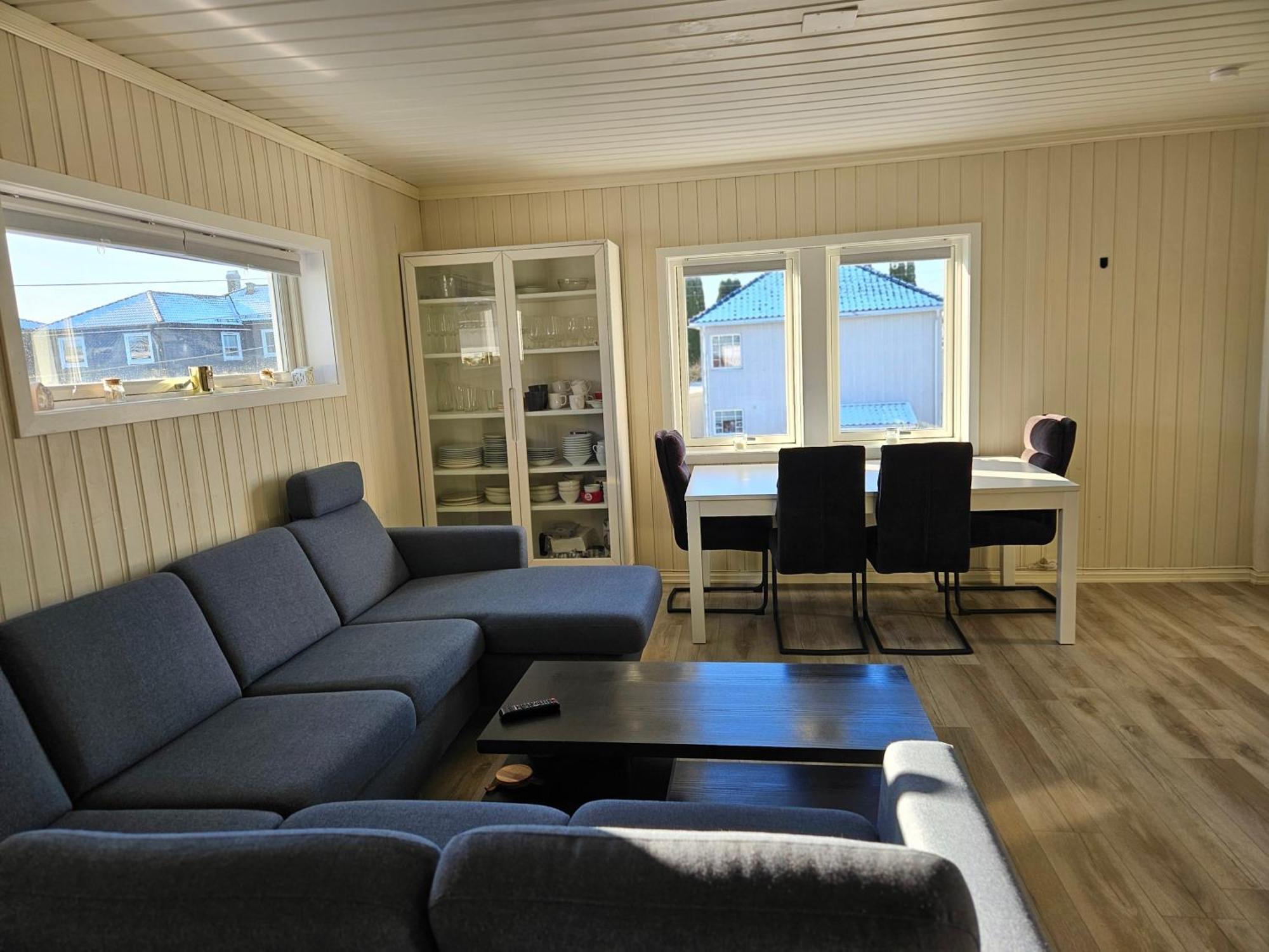 3 Bedroom Close To Torp Airport Apartment