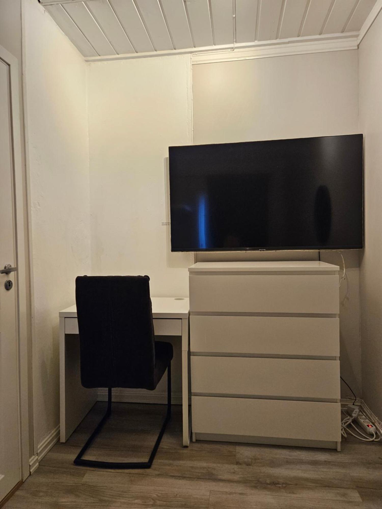 3 Bedroom Close To Torp Airport